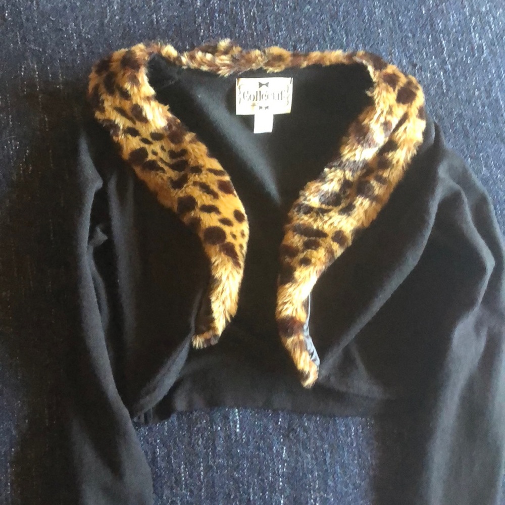 Collectif shrug with leopard collar size small